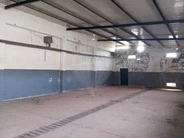 Armazém para Venda em Alcanena e Vila Moreira