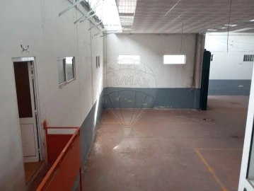 Armazém para Venda em Alcanena e Vila Moreira