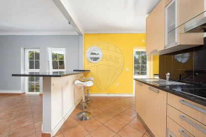 Apartamento T2 para Arrendamento em Azeitão (São Lourenço e São Simão)