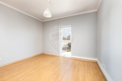 Apartamento T2 para Arrendamento em Azeitão (São Lourenço e São Simão)