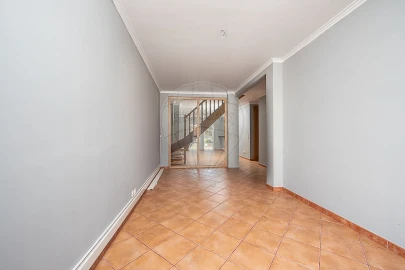 Apartamento T2 para Arrendamento em Azeitão (São Lourenço e São Simão)