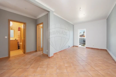 Apartamento T2 para Arrendamento em Azeitão (São Lourenço e São Simão)
