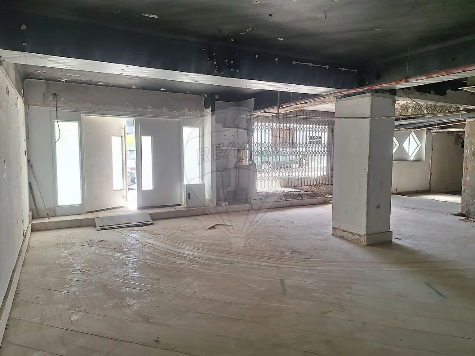 Loja para Venda em Almada, Cova da Piedade, Pragal e Cacilhas Foto 13