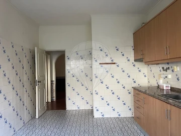 Apartamento T3 para Arrendamento em Póvoa de Santo Adrião e Olival Basto