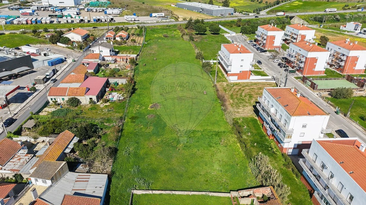 Terreno para Venda em Aveiras de Cima Foto 1