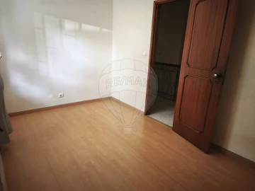 Apartamento T1 para Venda em Rio de Mouro