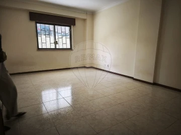 Apartamento T1 para Venda em Rio de Mouro