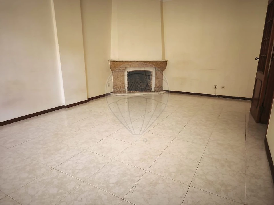Apartamento T1 para Venda em Rio de Mouro Foto 5