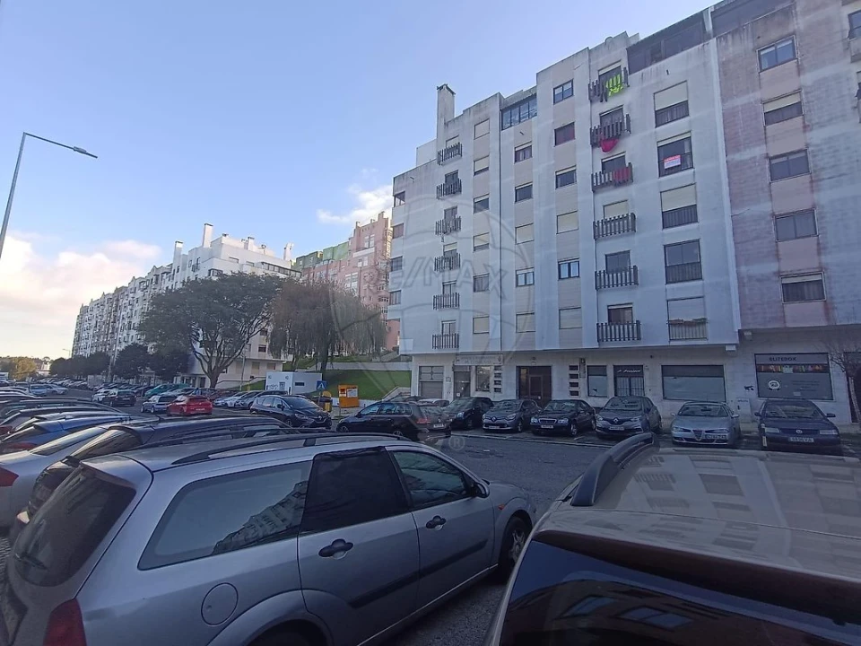 Apartamento T1 para Venda em Rio de Mouro Foto 7