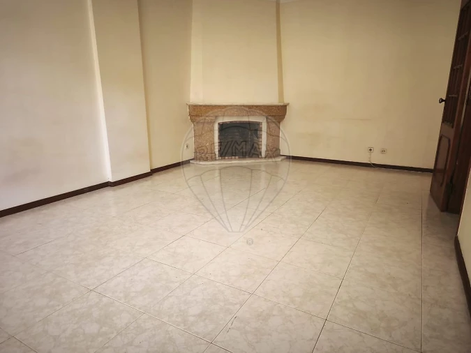 Apartamento T1 para Venda em Rio de Mouro Foto 5