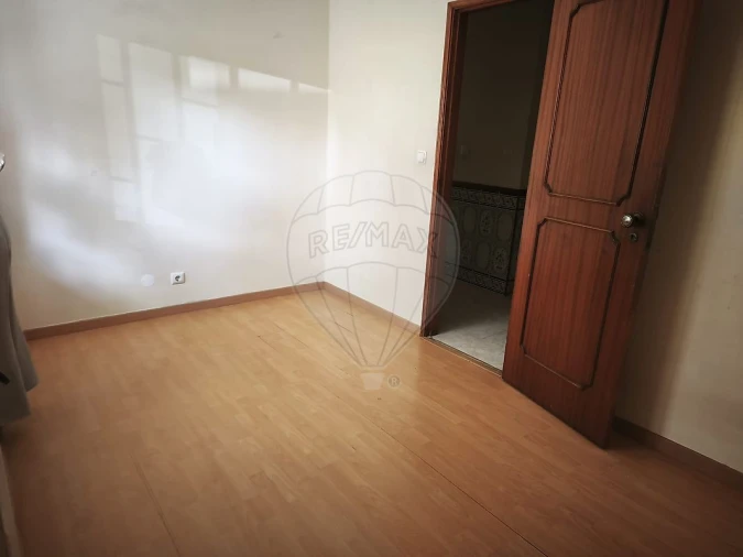 Apartamento T1 para Venda em Rio de Mouro Foto 14