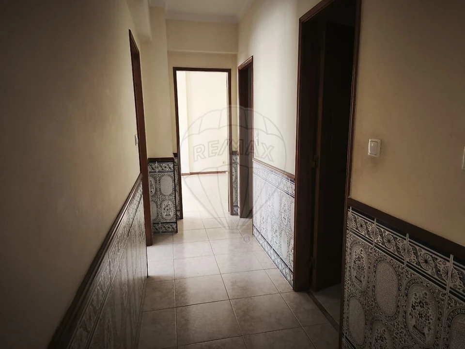 Apartamento T1 para Venda em Rio de Mouro Foto 4