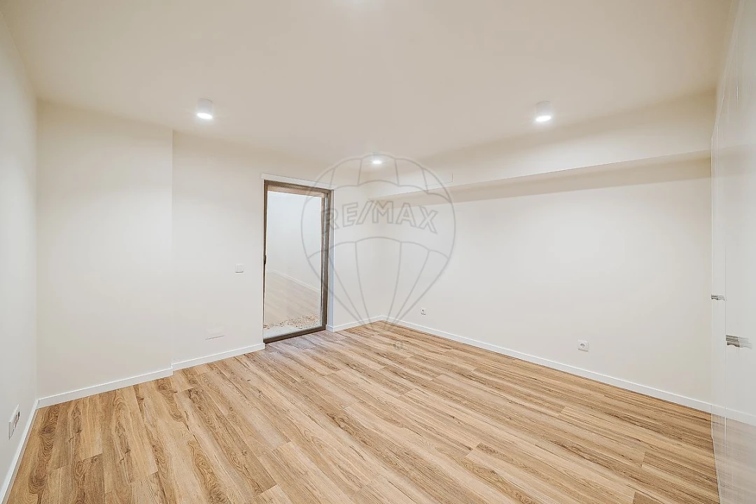 Moradia T4 para Venda em Carcavelos e Parede Foto 16