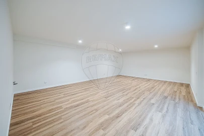 Moradia T4 para Venda em Carcavelos e Parede