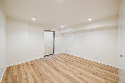 Moradia T4 para Venda em Carcavelos e Parede