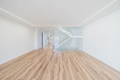 Moradia T4 para Venda em Carcavelos e Parede