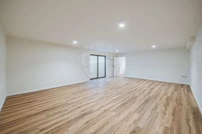 Moradia T4 para Venda em Carcavelos e Parede