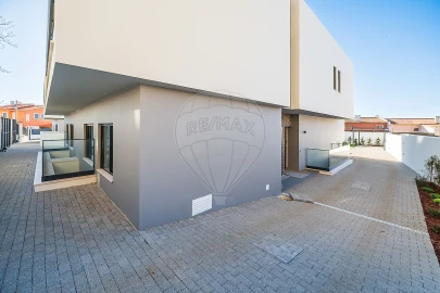Moradia T4 para Venda em Carcavelos e Parede