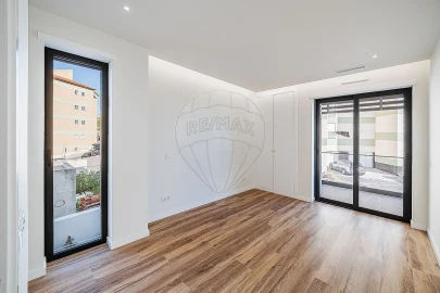 Moradia T4 para Venda em Carcavelos e Parede
