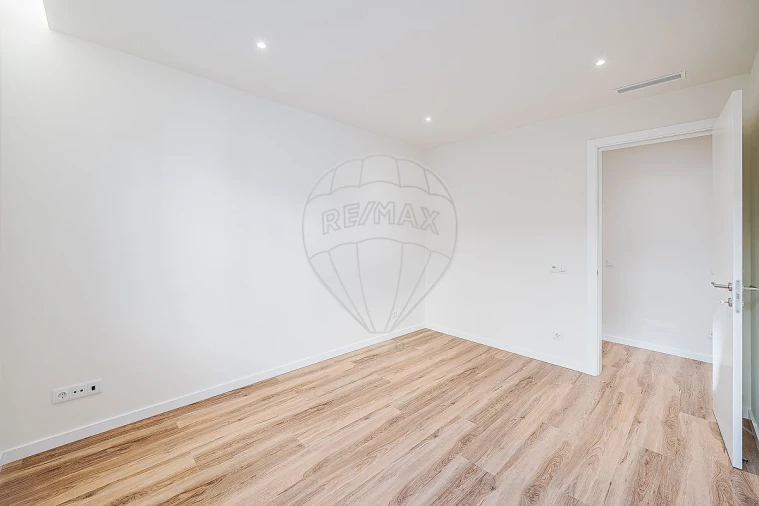 Moradia T4 para Venda em Carcavelos e Parede Foto 6