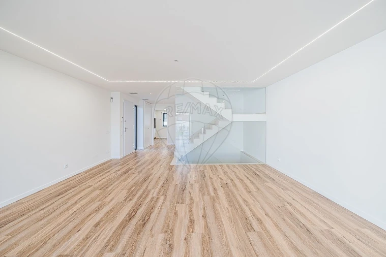 Moradia T4 para Venda em Carcavelos e Parede Foto 2