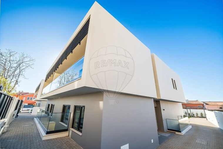 Moradia T4 para Venda em Carcavelos e Parede Foto 40