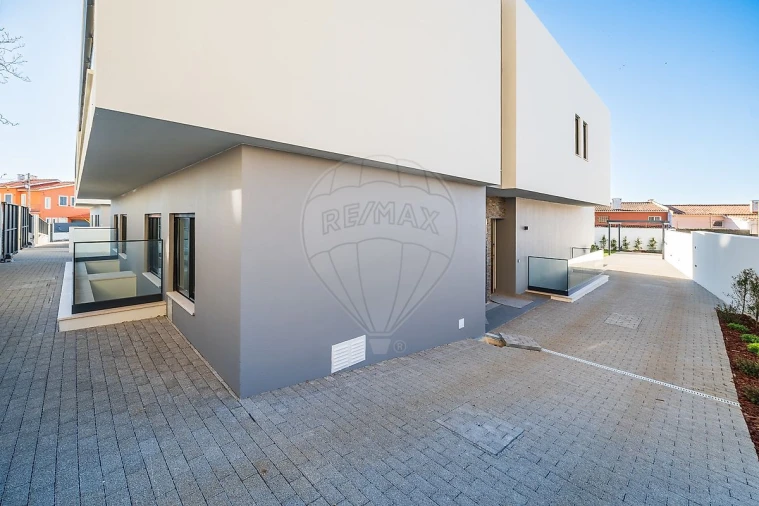 Moradia T4 para Venda em Carcavelos e Parede Foto 38