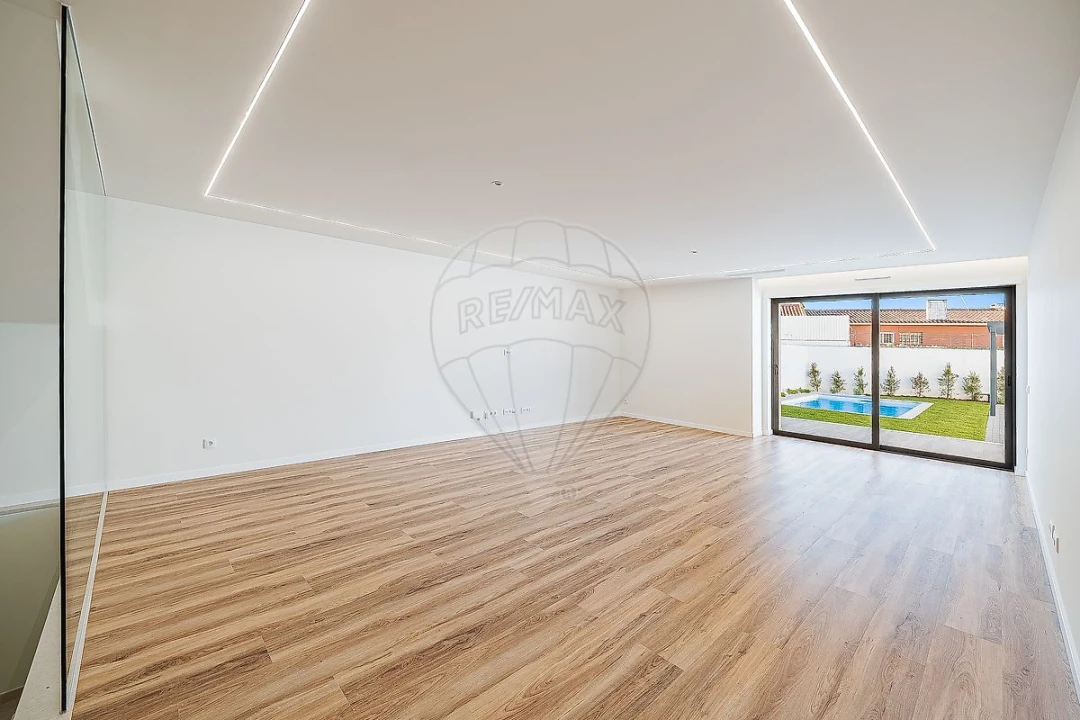 Moradia T4 para Venda em Carcavelos e Parede Foto 3