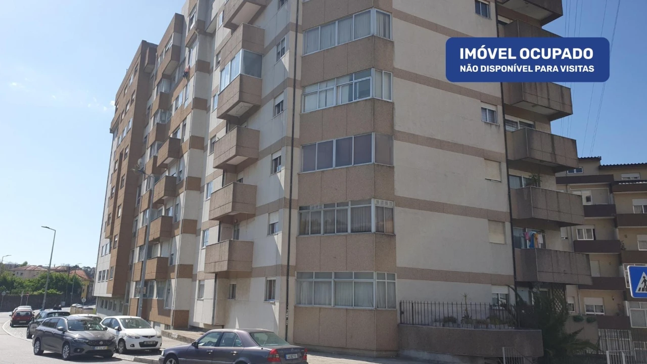 Apartamento T3 para Venda em Oliveira do Douro Foto 1