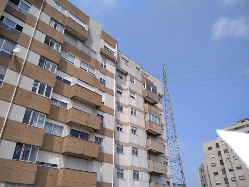 Apartamento T3 para Venda em Oliveira do Douro Foto 1