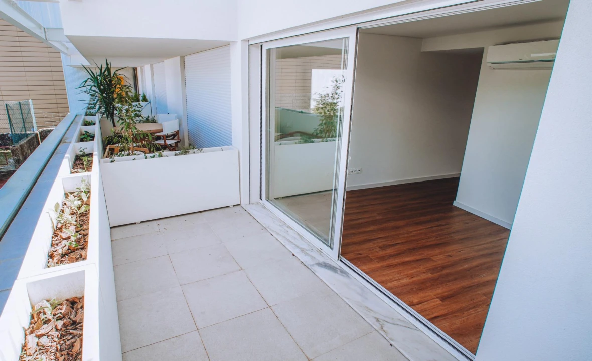 Apartamento T1 para Venda em Urgezes Foto 6