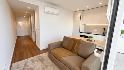 Apartamento T1 para Venda em Urgezes