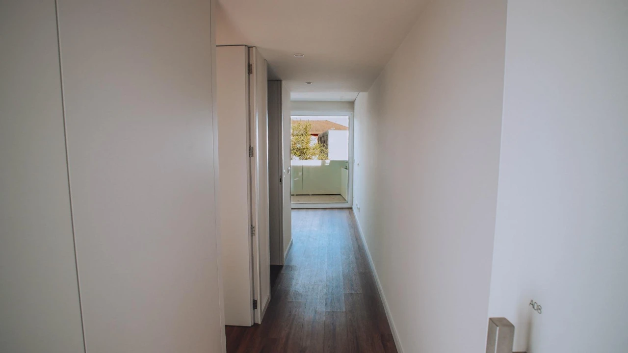Apartamento T1 para Venda em Urgezes Foto 18