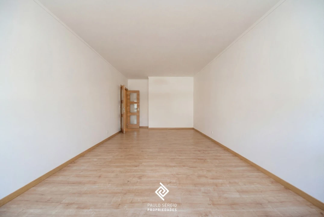 Apartamento T2 para Arrendamento em Espinho Foto 5