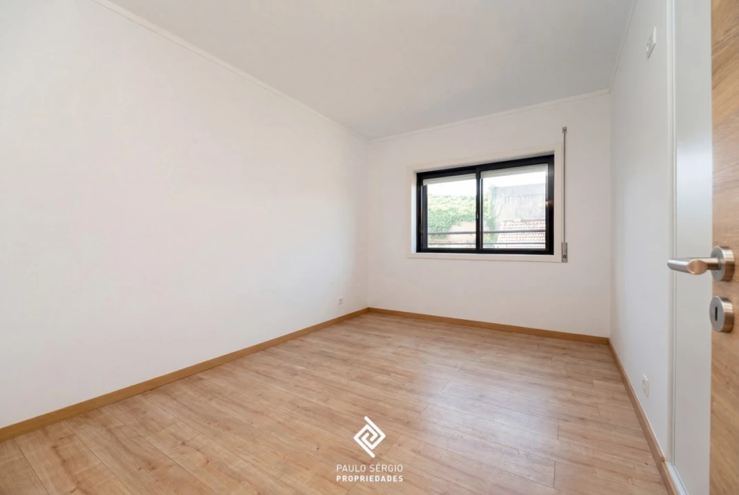 Apartamento T2 para Arrendamento em Espinho Foto 7