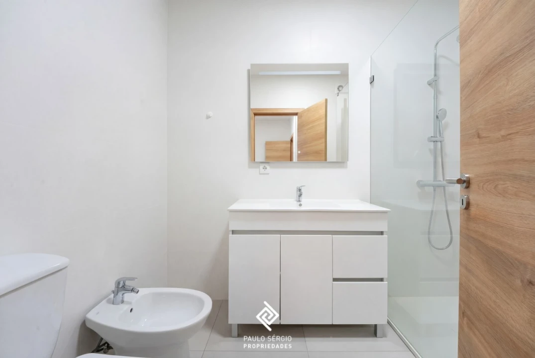 Apartamento T2 para Arrendamento em Espinho Foto 11