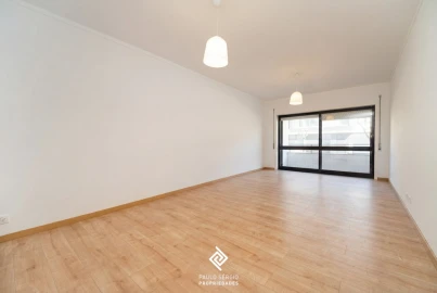Apartamento T2 para Arrendamento em Espinho