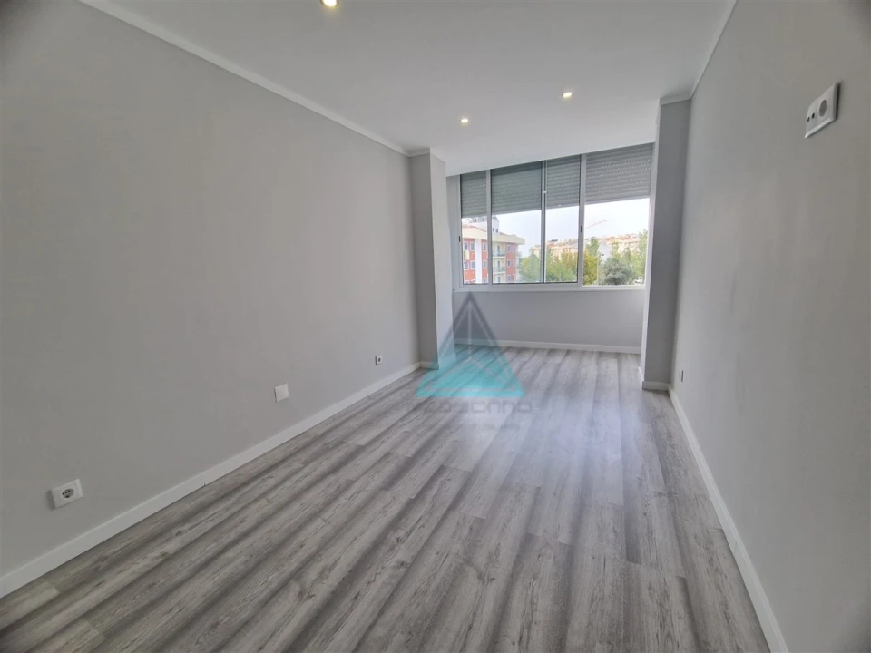 Apartamento T2 para Arrendamento em Seixal, Arrentela e Aldeia de Paio Pires Foto 3