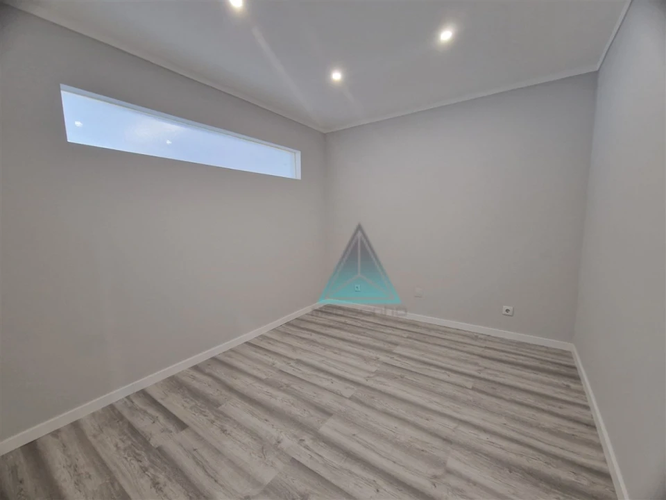 Apartamento T2 para Arrendamento em Seixal, Arrentela e Aldeia de Paio Pires Foto 8