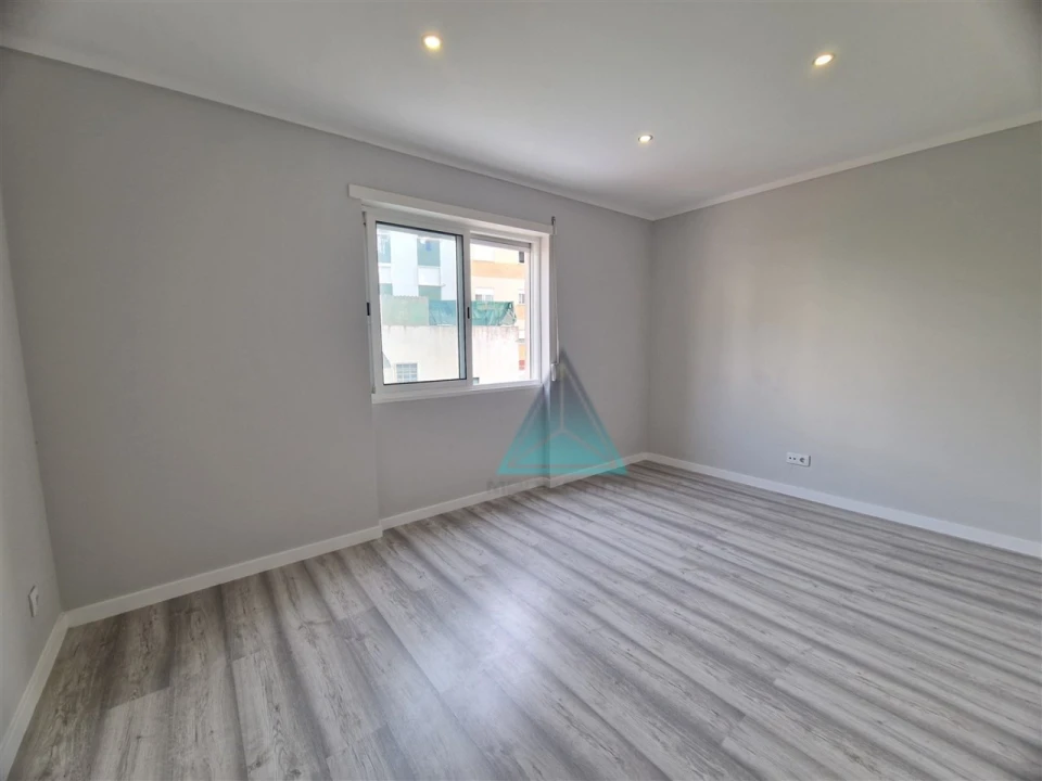 Apartamento T2 para Arrendamento em Seixal, Arrentela e Aldeia de Paio Pires Foto 11