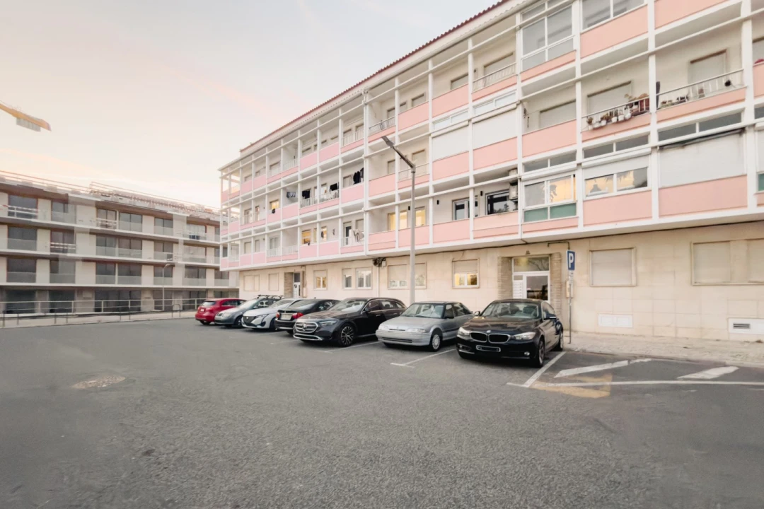 Apartamento T3 para Venda em Carcavelos e Parede Foto 1