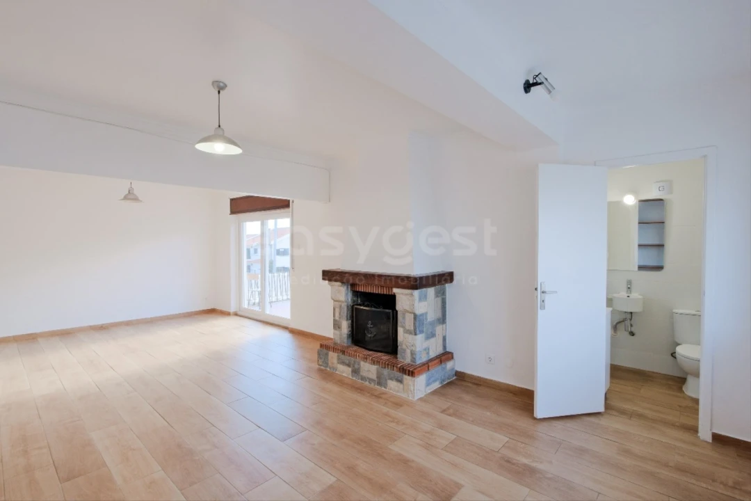 Moradia T3 para Arrendamento em São Domingos de Rana Foto 6