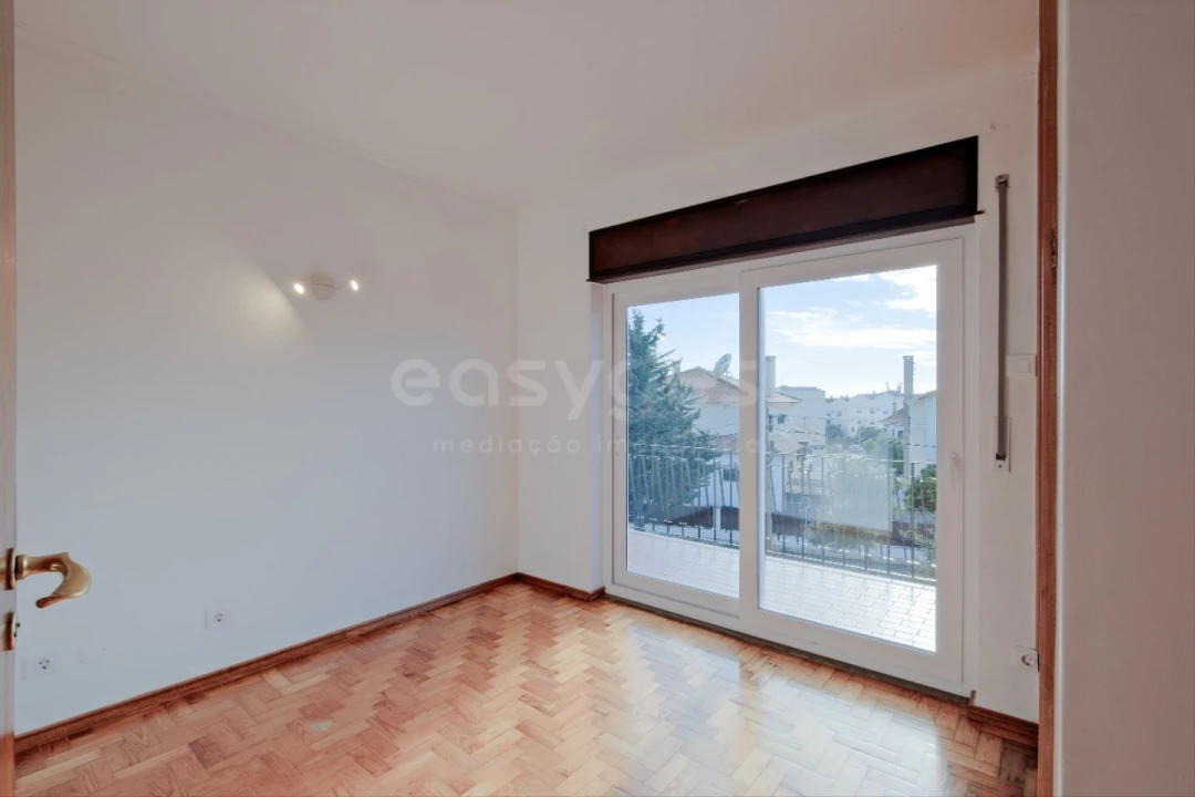 Moradia T3 para Arrendamento em São Domingos de Rana Foto 17