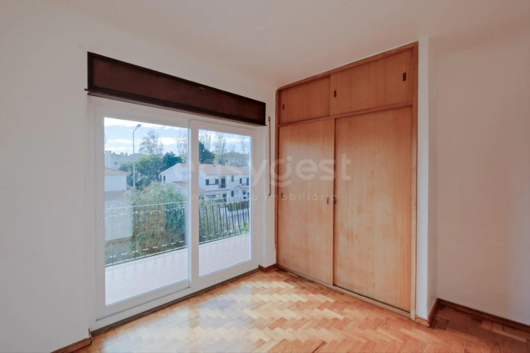 Moradia T3 para Arrendamento em São Domingos de Rana Foto 21