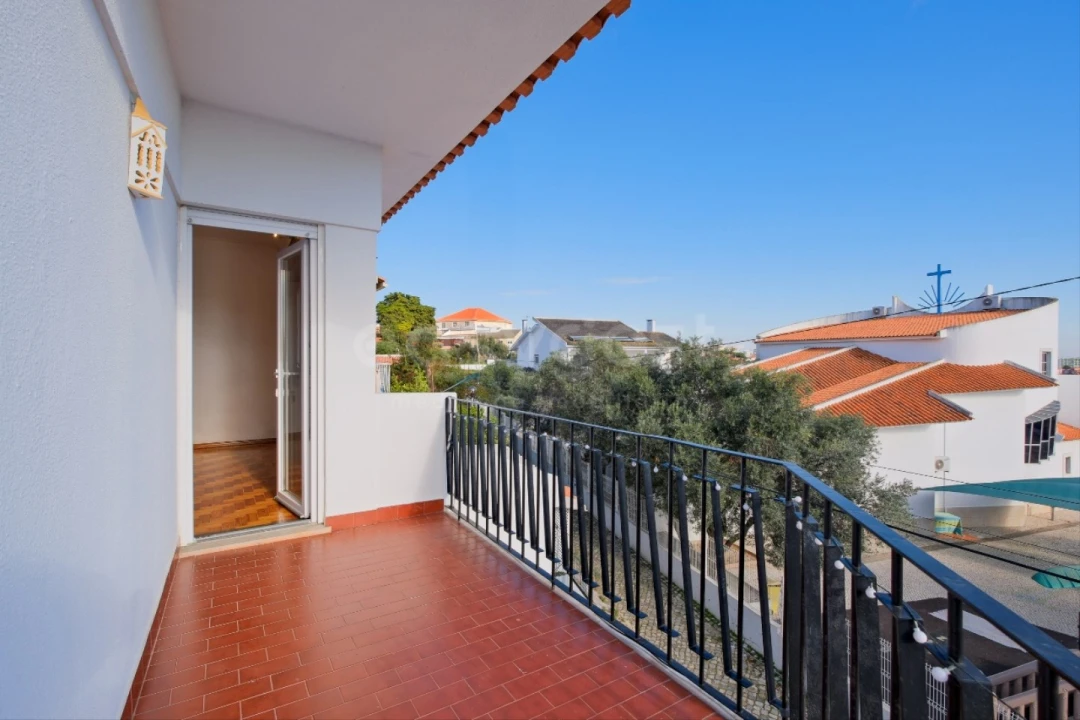 Moradia T3 para Arrendamento em São Domingos de Rana Foto 24