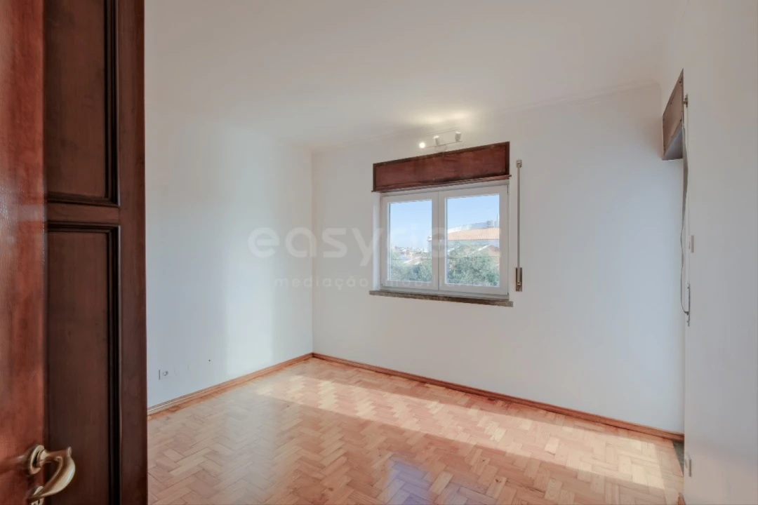 Moradia T3 para Arrendamento em São Domingos de Rana Foto 26