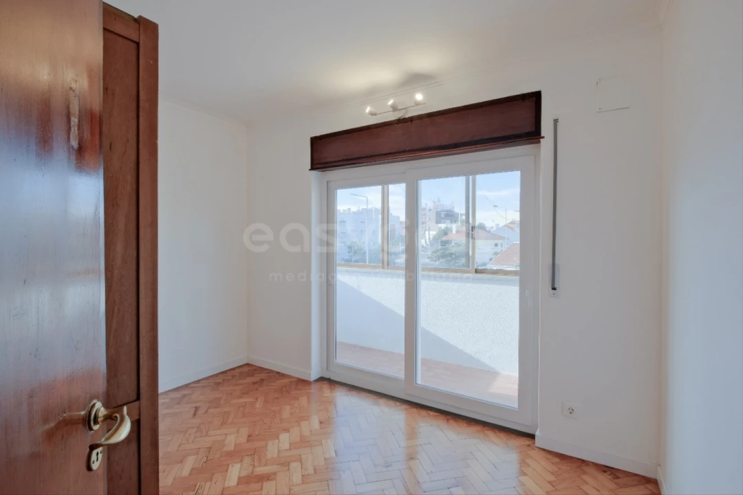 Moradia T3 para Arrendamento em São Domingos de Rana Foto 32