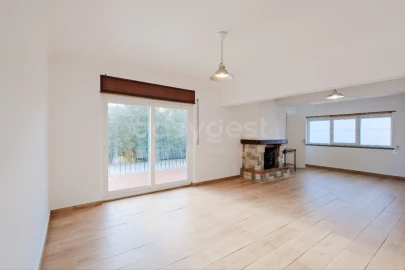 Moradia T3 para Arrendamento em São Domingos de Rana