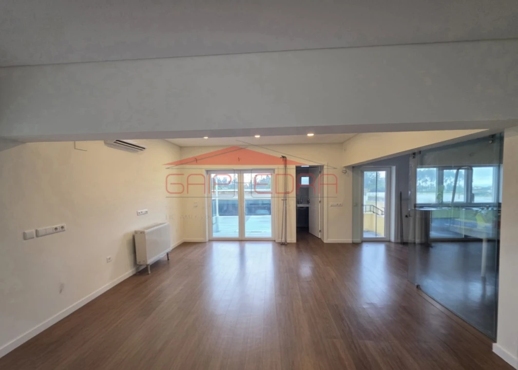 Moradia T4 para Arrendamento em Perafita, Lavra e Santa Cruz do Bispo Foto 8