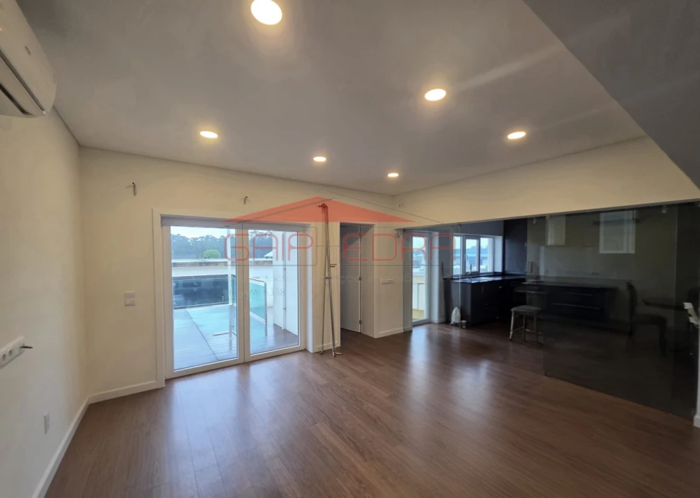 Moradia T4 para Arrendamento em Perafita, Lavra e Santa Cruz do Bispo Foto 9